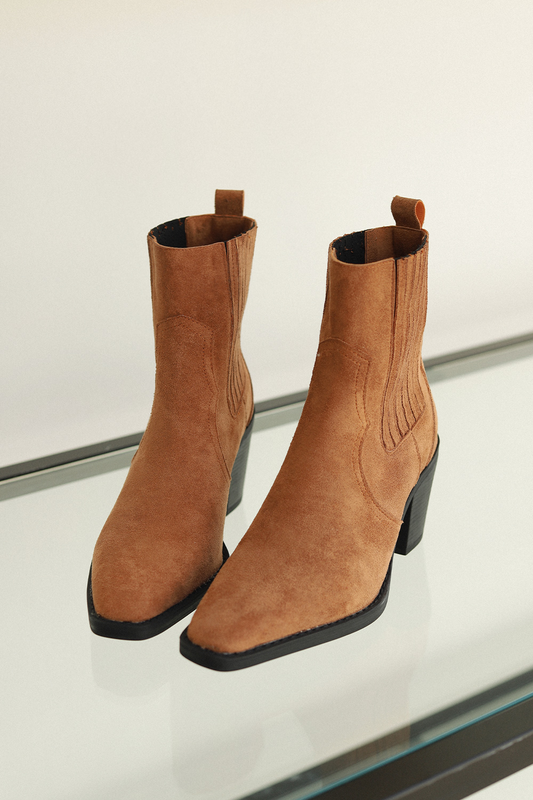 CAMEL SUEDE WOMEN'S BOOTS WITH BLUT TOE ANKLE DETAILS