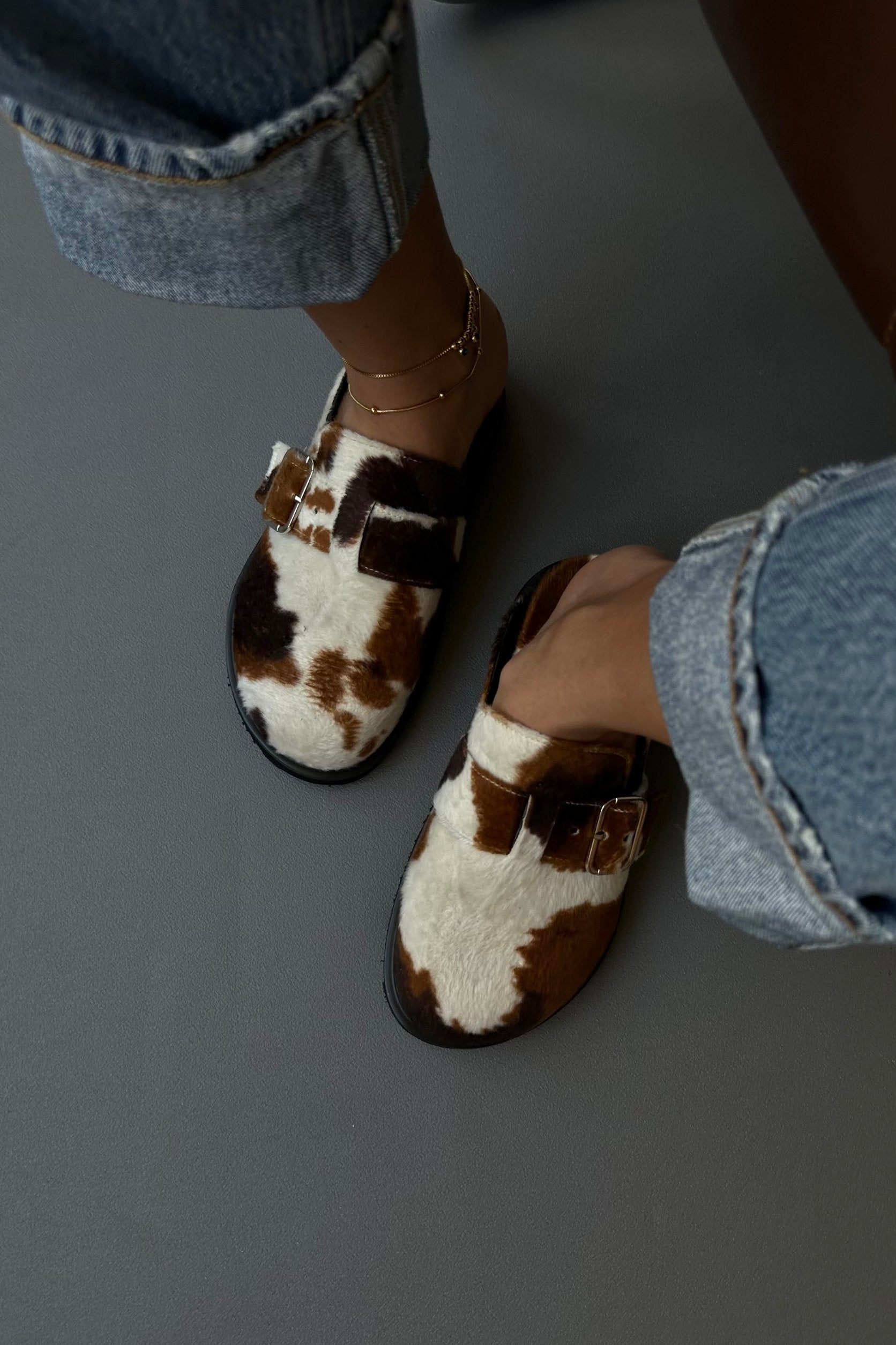 WOMEN'S COW PRINT MULES CLOGS