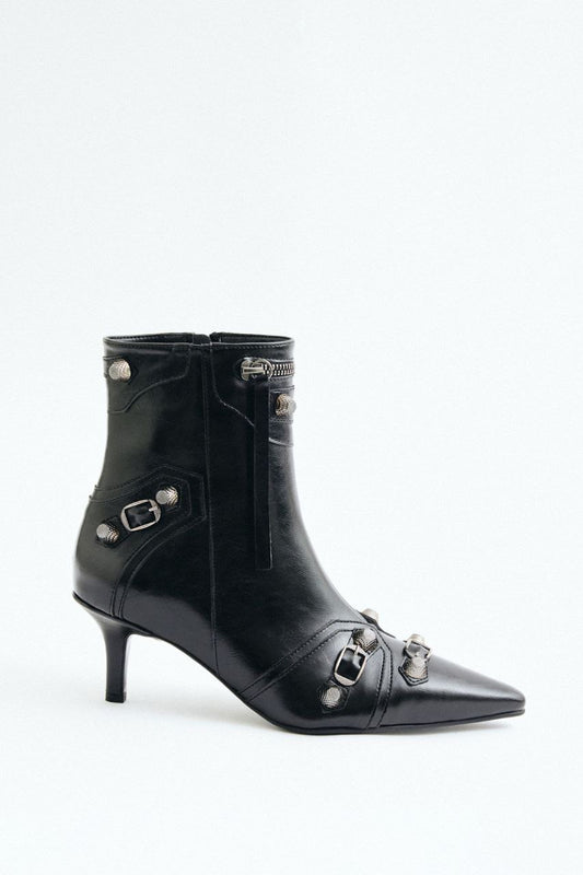 ACCESSORY DETAIL POINTED TOE BLACK WOMEN'S BOOTS